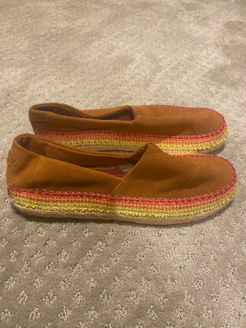Toms Women's SIZE 7 Espadrille Slip-Ons Rust suede with Yellow and Coral Accents